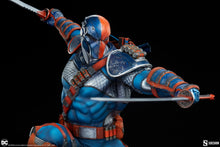 Load image into Gallery viewer, PRE-ORDER: DEATHSTROKE PREMIUM FORMAT STATUE