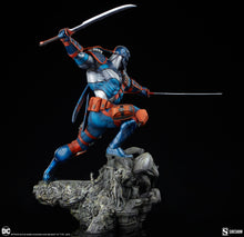 Load image into Gallery viewer, PRE-ORDER: DEATHSTROKE PREMIUM FORMAT STATUE