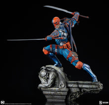 Load image into Gallery viewer, PRE-ORDER: DEATHSTROKE PREMIUM FORMAT STATUE