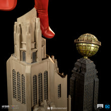 Load image into Gallery viewer, SUPERMAN AND LOIS SIXTH SCALE DIORAMA