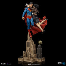 Load image into Gallery viewer, SUPERMAN AND LOIS SIXTH SCALE DIORAMA