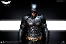 Load image into Gallery viewer, THE DARK KNIGHT BATMAN DELUXE 1/3 SCALE STATUE