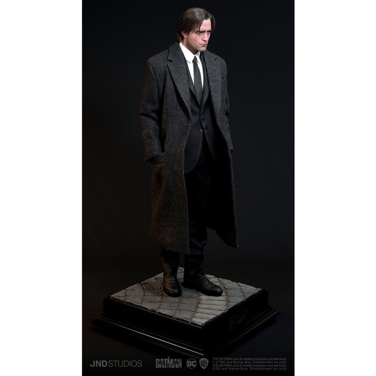 THE BATMAN: BRUCE WAYNE HYPERREAL STATUE