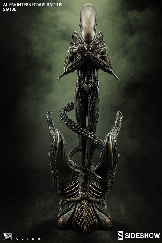Alien Internecivus Raptus Statue