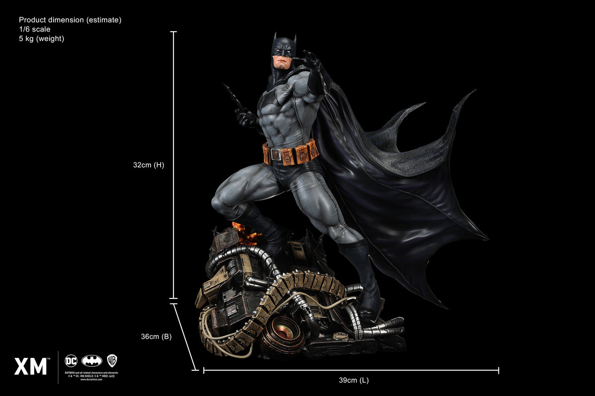 PRE-ORDER: BATMAN CLASSIC SIXTH SCALE STATUE