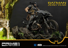 Load image into Gallery viewer, BATMAN ZERO YEAR