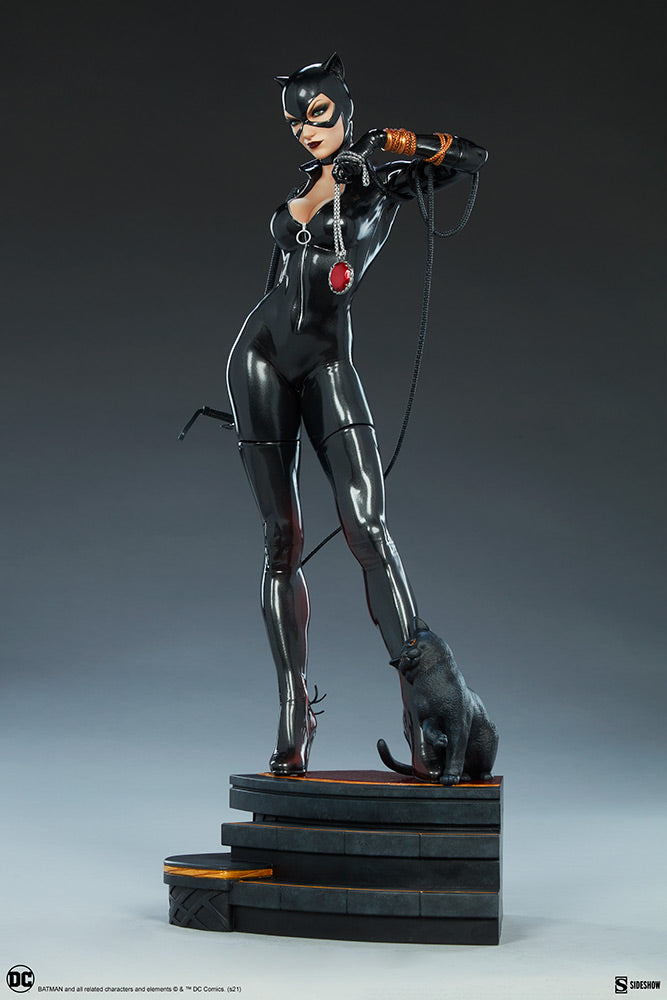 CATWOMAN PREMIUM FORMAT
