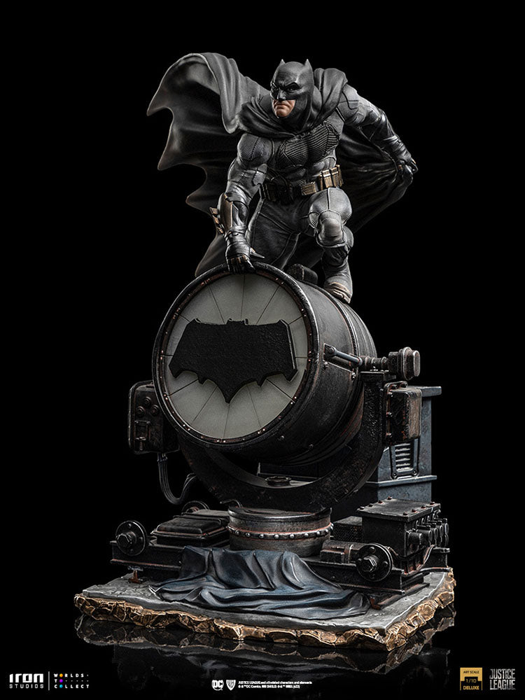 PRE-ORDER: JL SNYDER CUT BATMAN ON BATSIGNAL ART SCALE