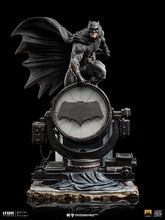Load image into Gallery viewer, PRE-ORDER: JL SNYDER CUT BATMAN ON BATSIGNAL ART SCALE