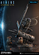 Load image into Gallery viewer, Scorpion Alien Deluxe Statue