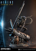 Load image into Gallery viewer, Scorpion Alien Deluxe Statue