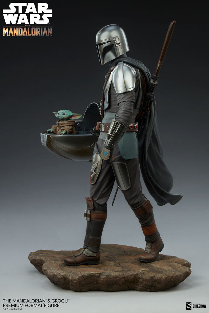 THE MANDALORIAN AND GROGU