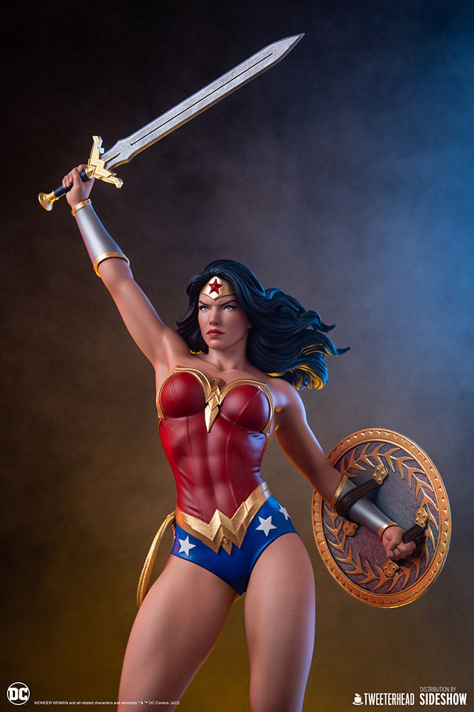 PRE-ORDER: WONDER WOMAN 1/4 MAQUETTE